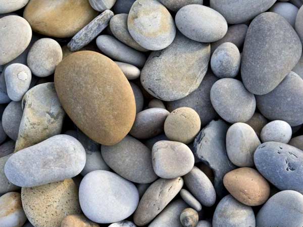 破鵝卵石選哪種破碎石機好？