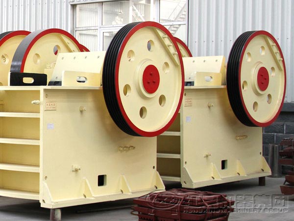 采石場(chǎng)破碎石頭要用到哪些設(shè)備？