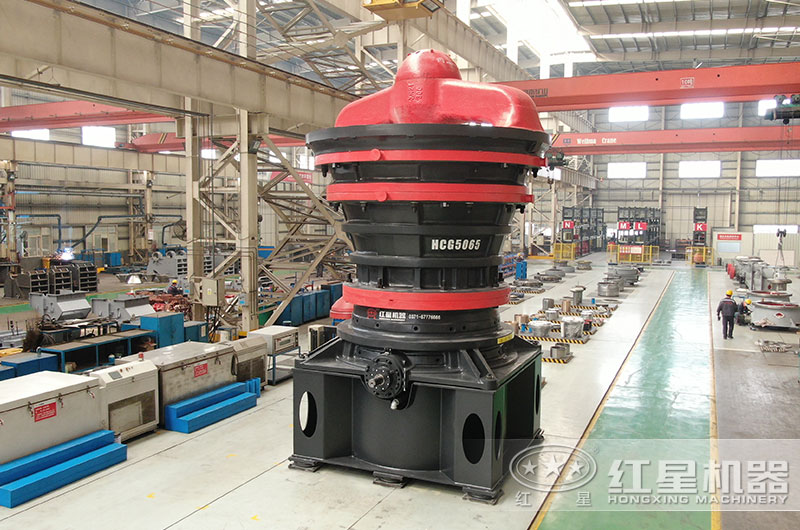 旋回破碎機(jī)制造車間實(shí)拍圖 旋回破碎機(jī)制造車間實(shí)拍圖