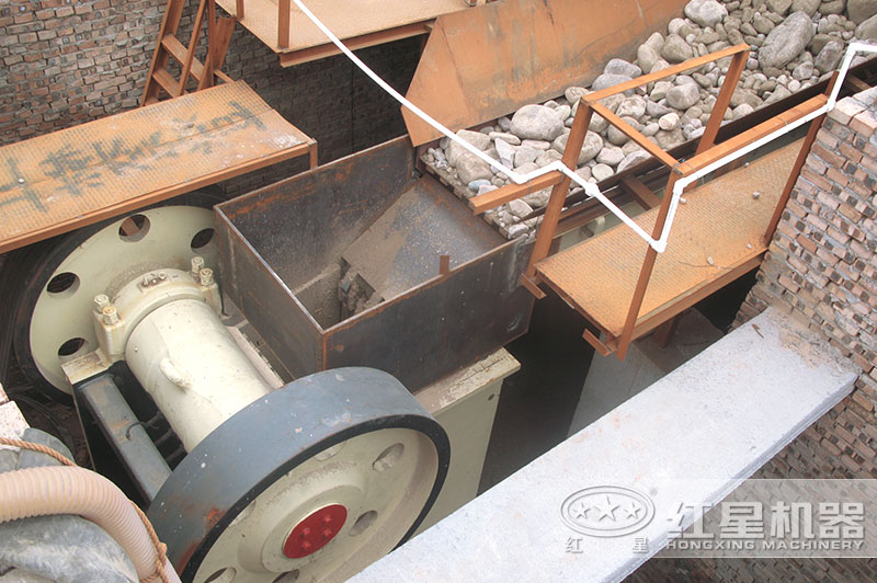 顎式破碎機(jī)進(jìn)料口細(xì)節(jié) 顎式破碎機(jī)進(jìn)料口細(xì)節(jié)