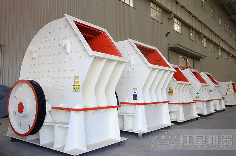 PCZ重錘式破碎機進料口大，石料可一次破碎成型