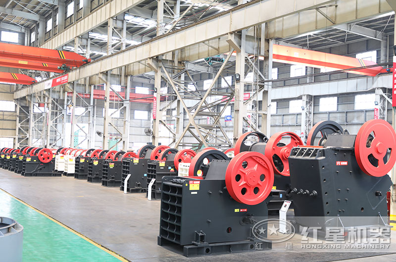 顎式破碎機(jī)生產(chǎn)車間實(shí)拍圖 顎式破碎機(jī)生產(chǎn)車間實(shí)拍圖