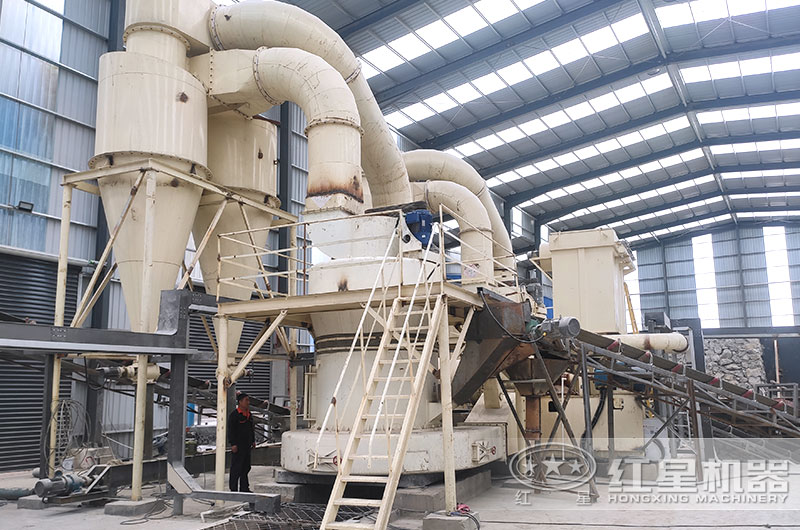 超細(xì)磨粉機工作現(xiàn)場圖片