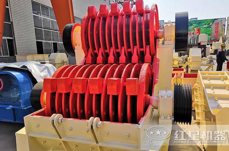 雙轉(zhuǎn)子錘式破碎機(jī)內(nèi)部結(jié)構(gòu)圖 雙轉(zhuǎn)子錘式破碎機(jī)內(nèi)部結(jié)構(gòu)圖