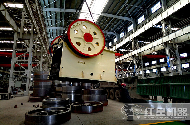 鵝卵石破碎設備發(fā)貨現場