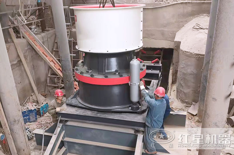 圓錐破碎機(jī)工作現(xiàn)場(chǎng)圖片 圓錐破碎機(jī)工作現(xiàn)場(chǎng)圖片
