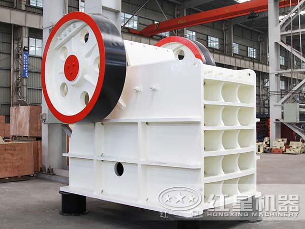 鄂式破碎機(jī)的潤滑保養(yǎng)及破碎生產(chǎn)現(xiàn)場(chǎng)視頻