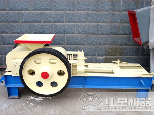 小型對輥式礦石破碎機(jī)