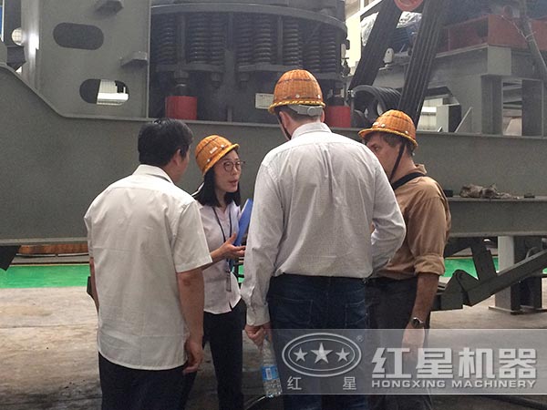 河北時產100方石料移動破碎機多少錢一臺，能出多大料？