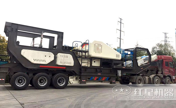 輪式流動(dòng)砂石破碎車，高產(chǎn)、快捷，時(shí)產(chǎn)百噸毫無(wú)壓力