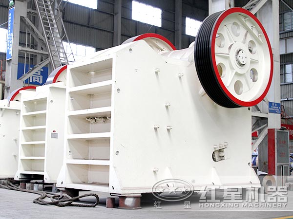 粉碎花崗巖選用750顎破機(jī)，效果不錯(cuò)，性價(jià)比更高