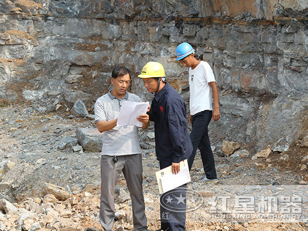 紅星技術(shù)人員現(xiàn)場為用戶指導