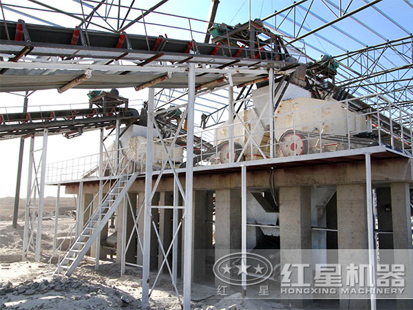 河南信陽(yáng)客戶(hù)石子加工生產(chǎn)現(xiàn)場(chǎng)