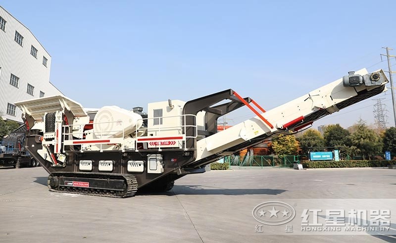 這部移動(dòng)履帶一體式破碎機(jī)，節(jié)能環(huán)保，產(chǎn)量高，用戶表示很滿意