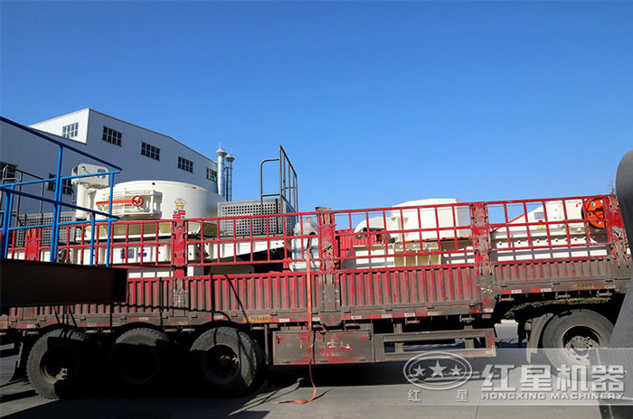 大型石料粉碎機(jī)裝車(chē)發(fā)貨