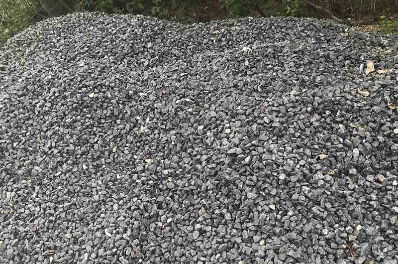 鋪路、修路用的瓜子石破碎機(jī)多少錢一套