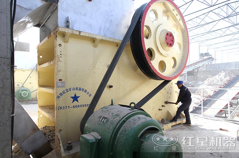 紅星技術(shù)人員走訪案場(chǎng)為客戶(hù)檢修設(shè)備