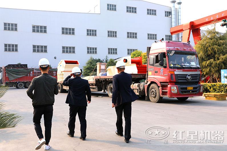 又一石料廠訂購的細碎機發(fā)貨