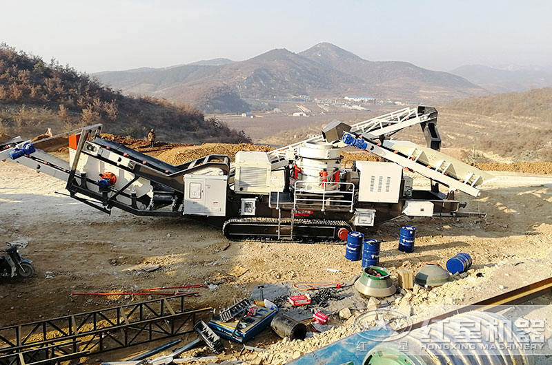 履帶移動(dòng)式石子破碎機(jī)怎么樣？紅星帶您走進(jìn)山東煙臺(tái)碎石現(xiàn)場(chǎng)親身體驗(yàn)