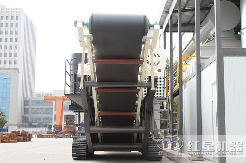 移動石子破碎站已經(jīng)開去躲雨了，您的砂石設(shè)備還泡在水里嗎？