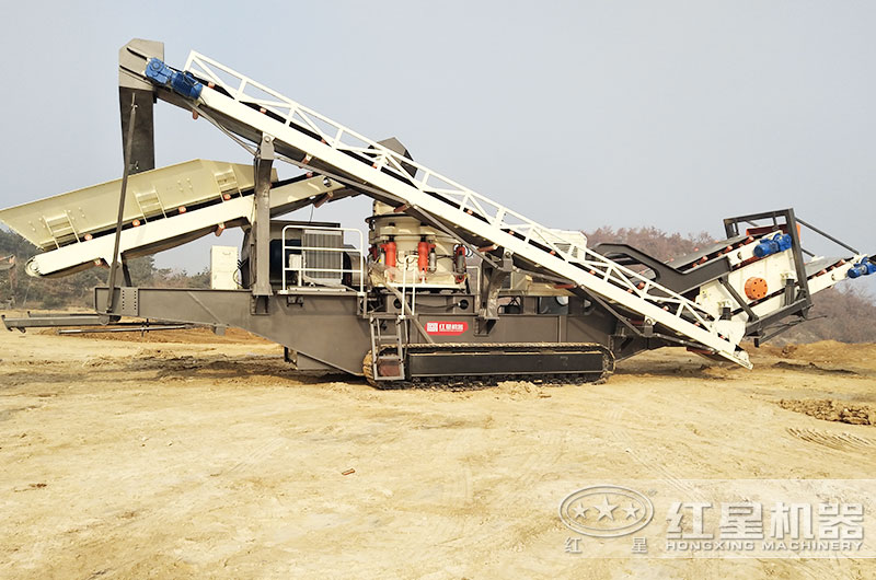 履帶移動破碎一體機已經到達現(xiàn)場，馬上投產