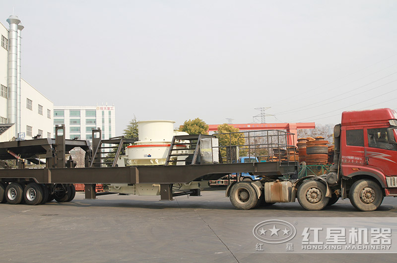 即將開往沙廠的車載移動(dòng)打沙機(jī)