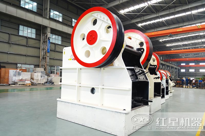 PE900*1200鄂式碎石機(jī)產(chǎn)量大概多少？能破碎水泥塊嗎？