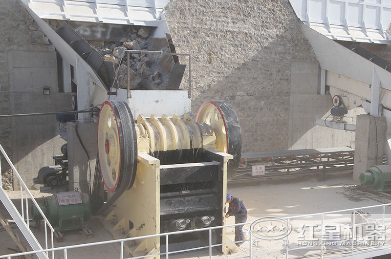 時(shí)產(chǎn)1000噸的鄂破機(jī)下料口多大，有哪些型號(hào)？