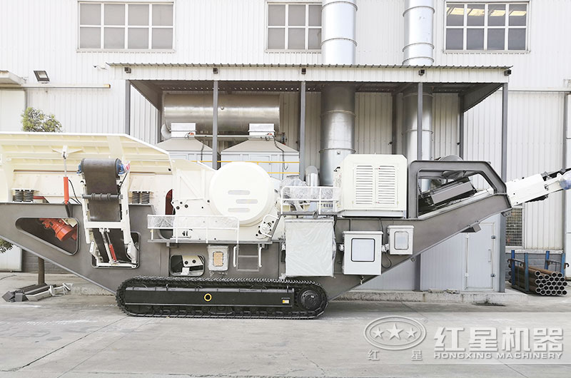 石子生產現(xiàn)場告訴您，履帶移動三機破碎效果是多么好