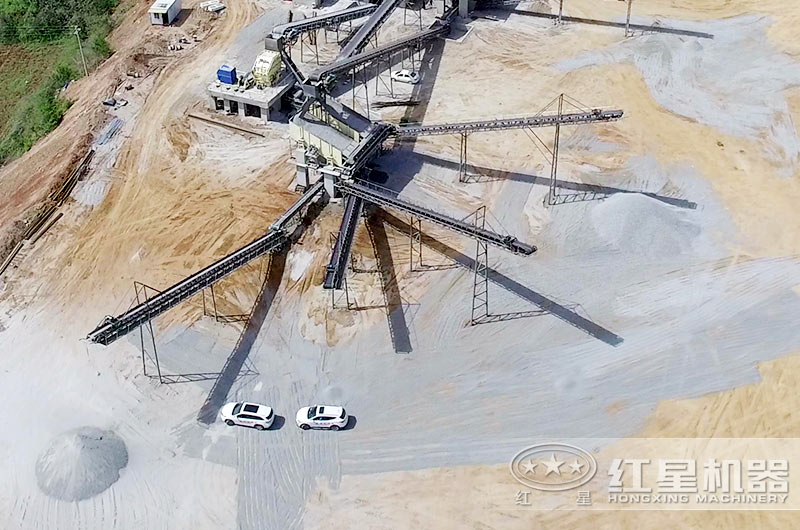 多種規(guī)格石子生產現(xiàn)場