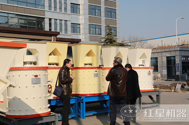 客戶(hù)來(lái)廠參觀復(fù)合制砂機(jī)