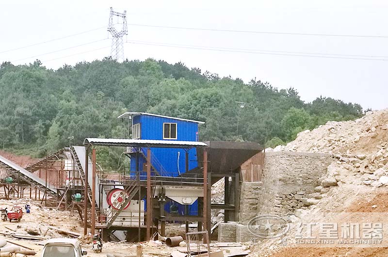 小型石頭破碎機(jī)成套多少錢？（內(nèi)附現(xiàn)場生產(chǎn)視頻）