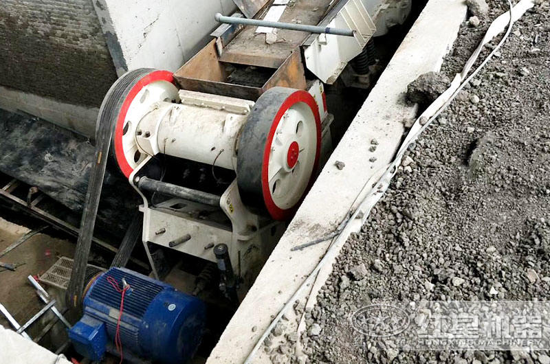 10萬內(nèi)破碎石頭機(jī)生產(chǎn)現(xiàn)場