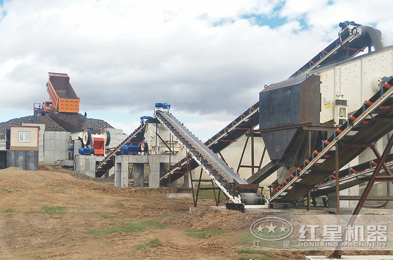 外蒙時(shí)產(chǎn)300噸大型砂石料生產(chǎn)客戶(hù)現(xiàn)場(chǎng)