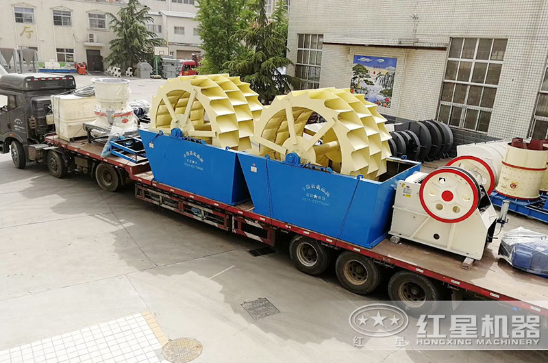 整套水洗沙機(jī)設(shè)備裝車(chē)以待發(fā)貨中