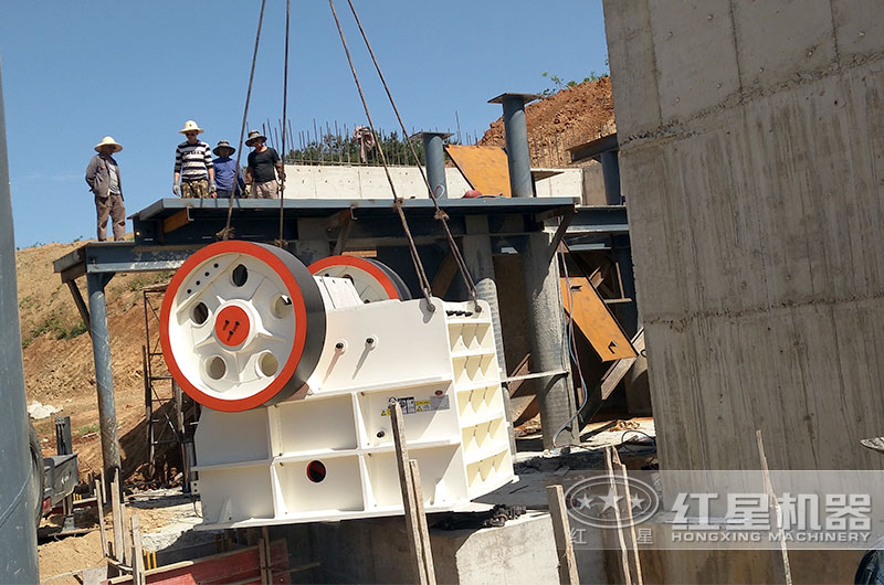 大型石場(chǎng)一般用什么破碎機(jī)？這里有現(xiàn)場(chǎng)視頻，有圖有真相