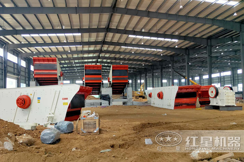 紅星客戶訂購的振動(dòng)篩安裝現(xiàn)場