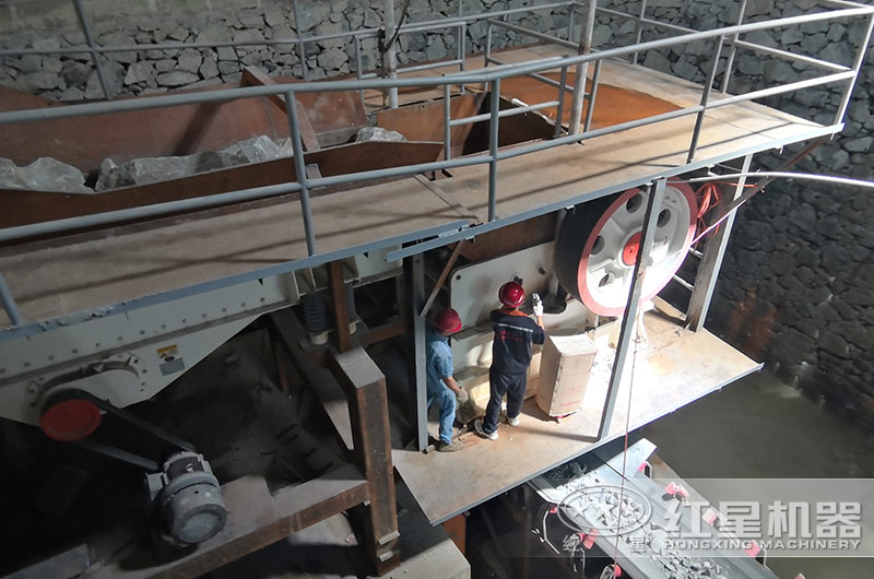 瀝青混凝土用輝綠巖還是玄武巖？鄂式破碎機(jī)碎輝綠巖怎樣？